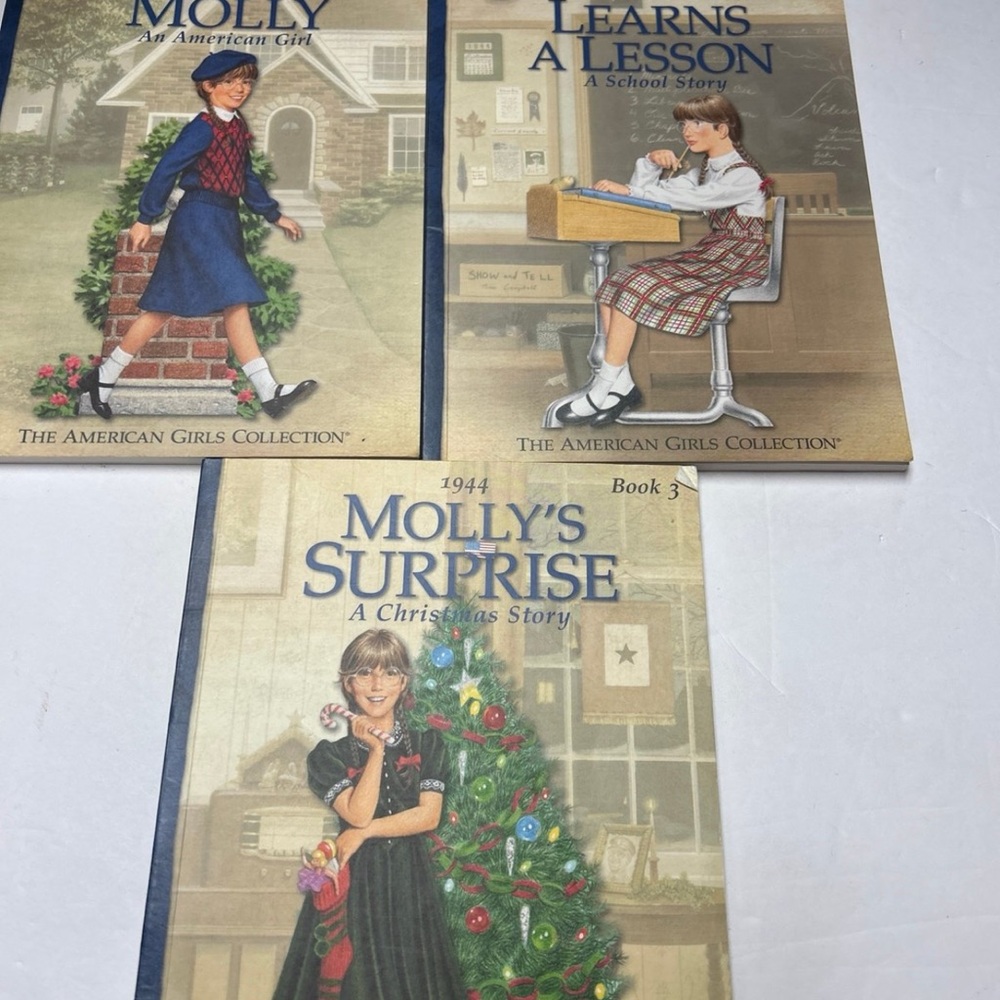 The American Girls Collection "Molly" Story Collection - Red Hardcover Slipcase - Picture 3 of 10